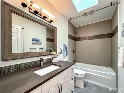 Bath - 1523 173rd St SE, Bothell, WA 98012 photo 5 of 7