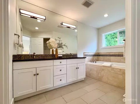 Bath - 1523 173rd St SE, Bothell, WA 98012 photo 3 of 7