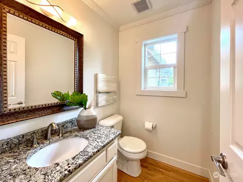 Bath - 1523 173rd St SE, Bothell, WA 98012 photo 1 of 7
