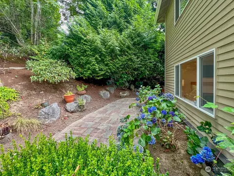Exterior - 1523 173rd St SE, Bothell, WA 98012 photo 9 of 10
