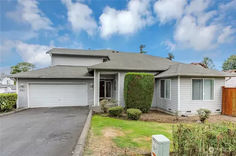 15207 Admiralty Way #D11, Lynnwood, WA 98087