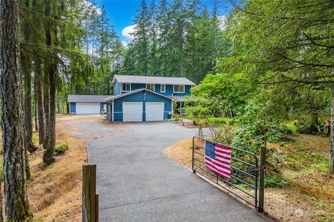3820 SW Lake Helena Rd, Port Orchard, WA 98367