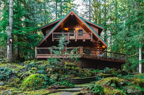 7083 Olympus Way, Glacier, WA 98244