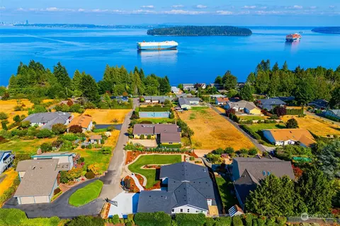 1262 Colchester Dr E, Port Orchard, WA 98366
