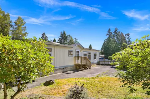 8689 Harbor Dr, Blaine, WA 98230