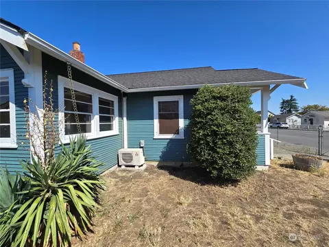 262 W Spruce St, Sequim, WA 98382 photo 9