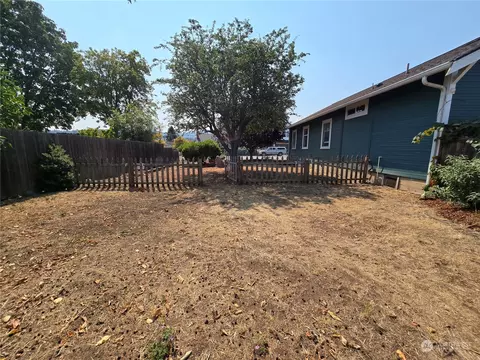 262 W Spruce St, Sequim, WA 98382 photo 6