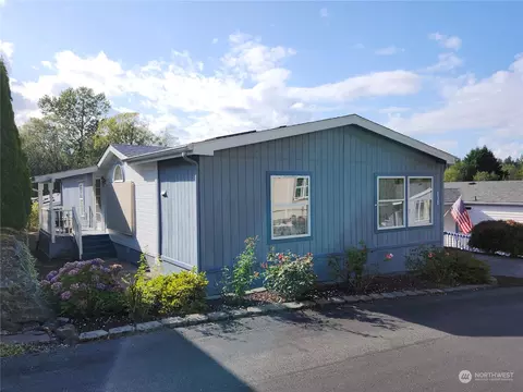 830 NE Saturn Ln, Bremerton, WA 98311