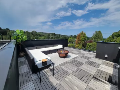 2417 SW Findlay St, Seattle, WA 98106