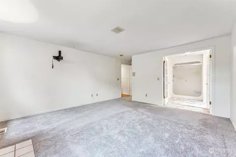 Living - 1516 Rainier St, Sumner, WA 98390 photo 3 of 6