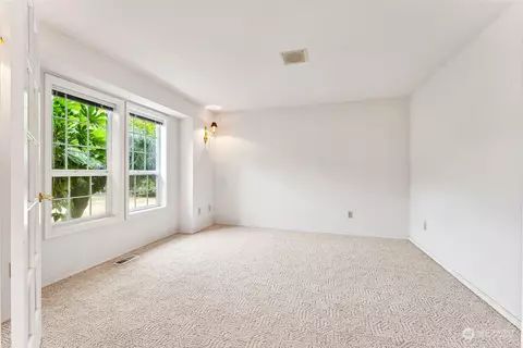 Living - 1516 Rainier St, Sumner, WA 98390 photo 1 of 6