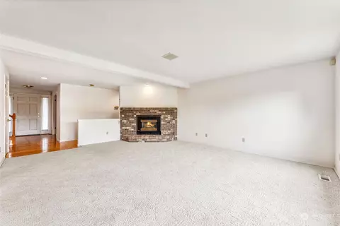 Living - 1516 Rainier St, Sumner, WA 98390 photo 5 of 6