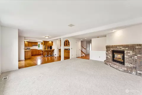 Living - 1516 Rainier St, Sumner, WA 98390 photo 6 of 6