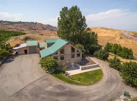 4784 Crown Ln, Malaga, WA 98828