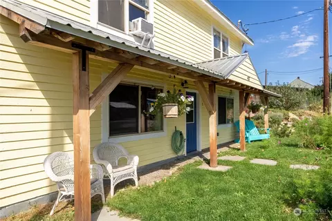 Exterior - 417 Methow St S, Twisp, WA 98856 photo 2 of 12