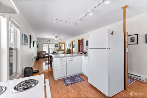 Kitchen - 417 Methow St S, Twisp, WA 98856 photo 2 of 5