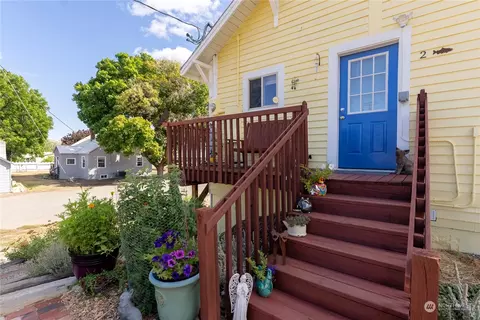 Exterior - 417 Methow St S, Twisp, WA 98856 photo 3 of 12