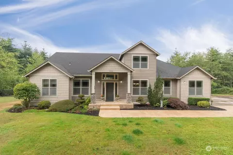 235 Ravenwood Rd, Kelso, WA 98626