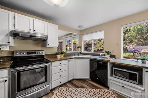 Kitchen - 23323 12th Pl W, Bothell, WA 98021 photo 2 of 3