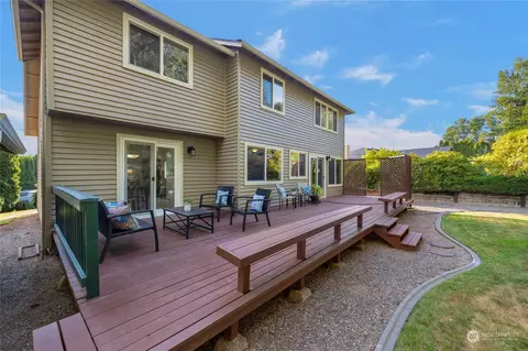 Exterior - 23323 12th Pl W, Bothell, WA 98021 photo 6 of 12