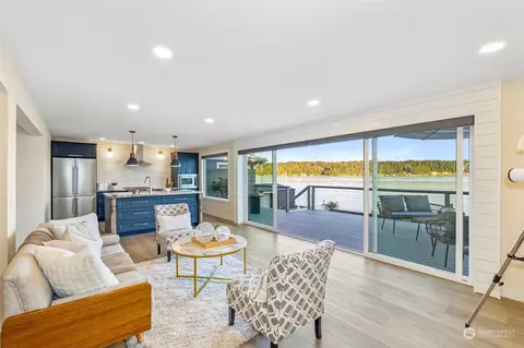 607 Shore Dr, Bremerton, WA 98310