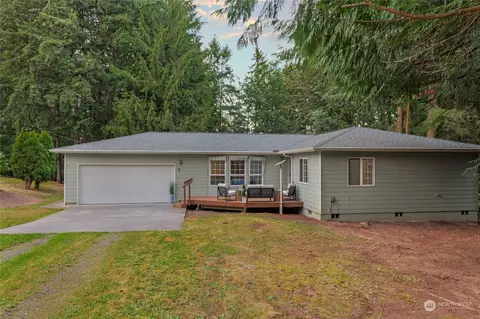 8 Cypress Ln, Camano Island, WA 98282