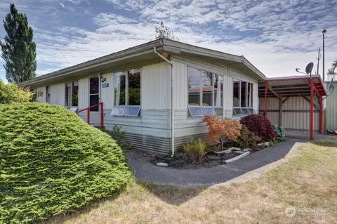 825 State Route 101, Chinook, WA 98614