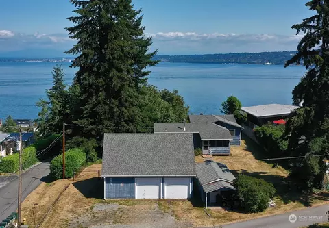 6873 Crystal St, Clinton, WA 98236