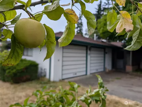 4102 49th Ave NE, Tacoma, WA 98422