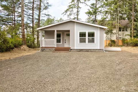610 Paradise Ct NE, Ocean Shores, WA 98569