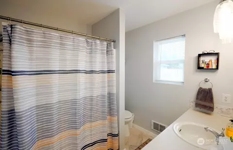 Bath - 100 Mccawley Dr, Sequim, WA 98382 photo 2 of 3