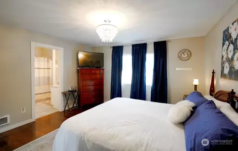 Bedroom - 100 Mccawley Dr, Sequim, WA 98382 photo 3 of 3