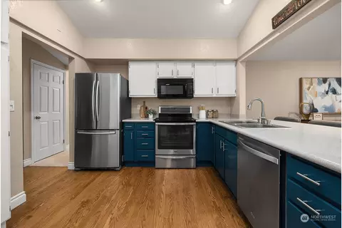 Kitchen - 216 215th St SE, Bothell, WA 98021 photo 1 of 3