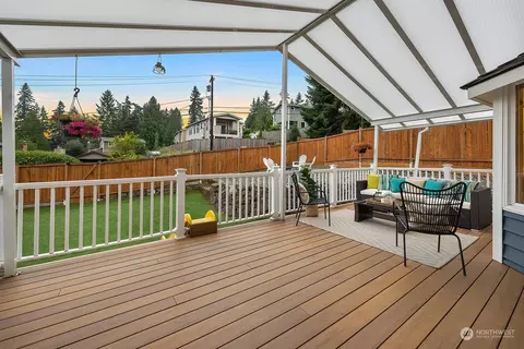 Exterior - 216 215th St SE, Bothell, WA 98021 photo 3 of 10