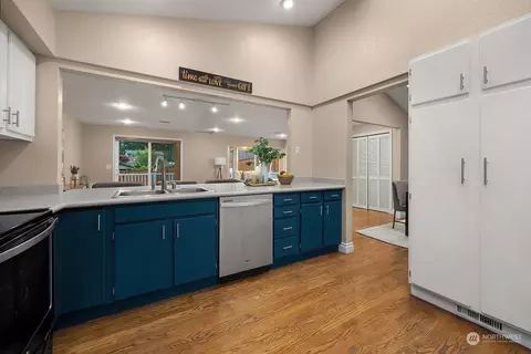 Kitchen - 216 215th St SE, Bothell, WA 98021 photo 2 of 3