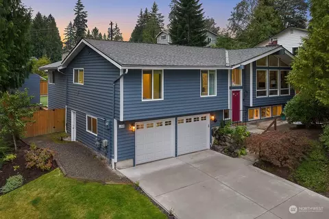 Exterior - 216 215th St SE, Bothell, WA 98021 photo 8 of 10