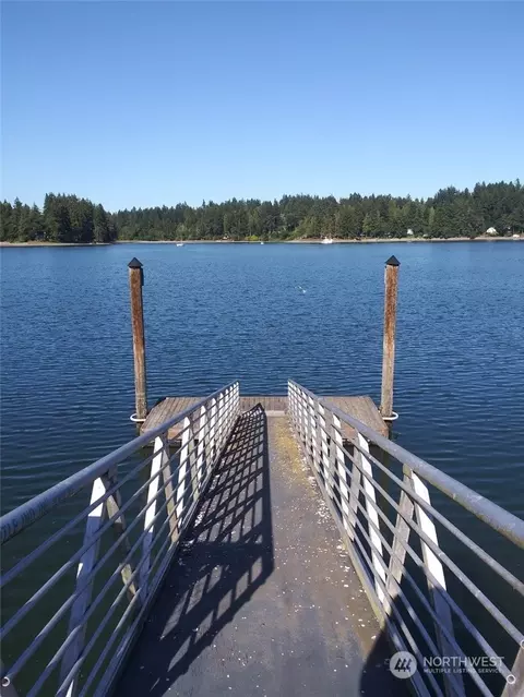 924 Shorewood Dr #F71, Bremerton, WA 98312