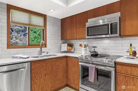 9913 NE 202nd St, Bothell, WA 98011 photo 14