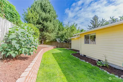 Exterior - 29 75th St SW, Everett, WA 98203 photo 8 of 10