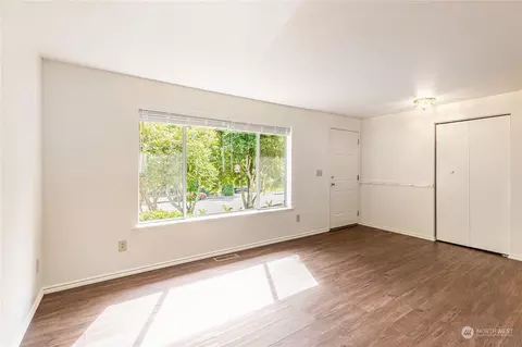 Living - 29 75th St SW, Everett, WA 98203 photo 2 of 5