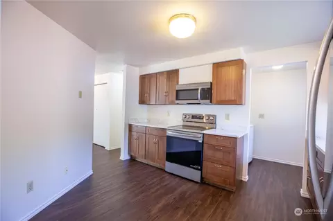 Kitchen - 29 75th St SW, Everett, WA 98203 photo 4 of 6