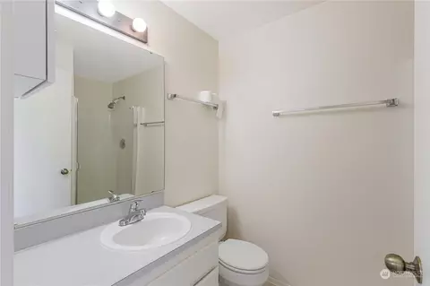 Bath - 29 75th St SW, Everett, WA 98203 photo 2 of 2