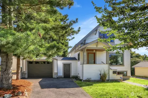 7712 Linden Ave N, Seattle, WA 98103