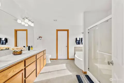 Bath - 20605 193rd Avenue Ct E, Orting, WA 98360 photo 2 of 4