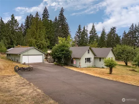 104 Dahlman Rd, Castle Rock, WA 98611