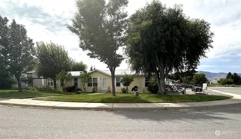 523 Newport Plz, East Wenatchee, WA 98802