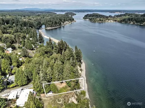 200 E Treasure Ln, Grapeview, WA 98546