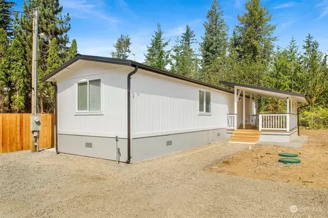 8657 Golden Valley Dr, Maple Falls, WA 98266