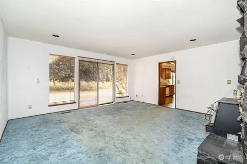 Living - 794 Nevil, Winlock, WA 98596 photo 4 of 7