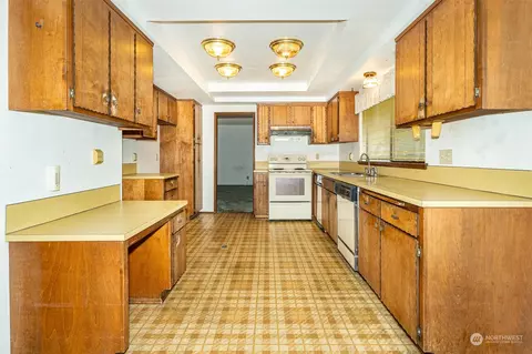 Kitchen - 794 Nevil, Winlock, WA 98596 photo 1 of 3